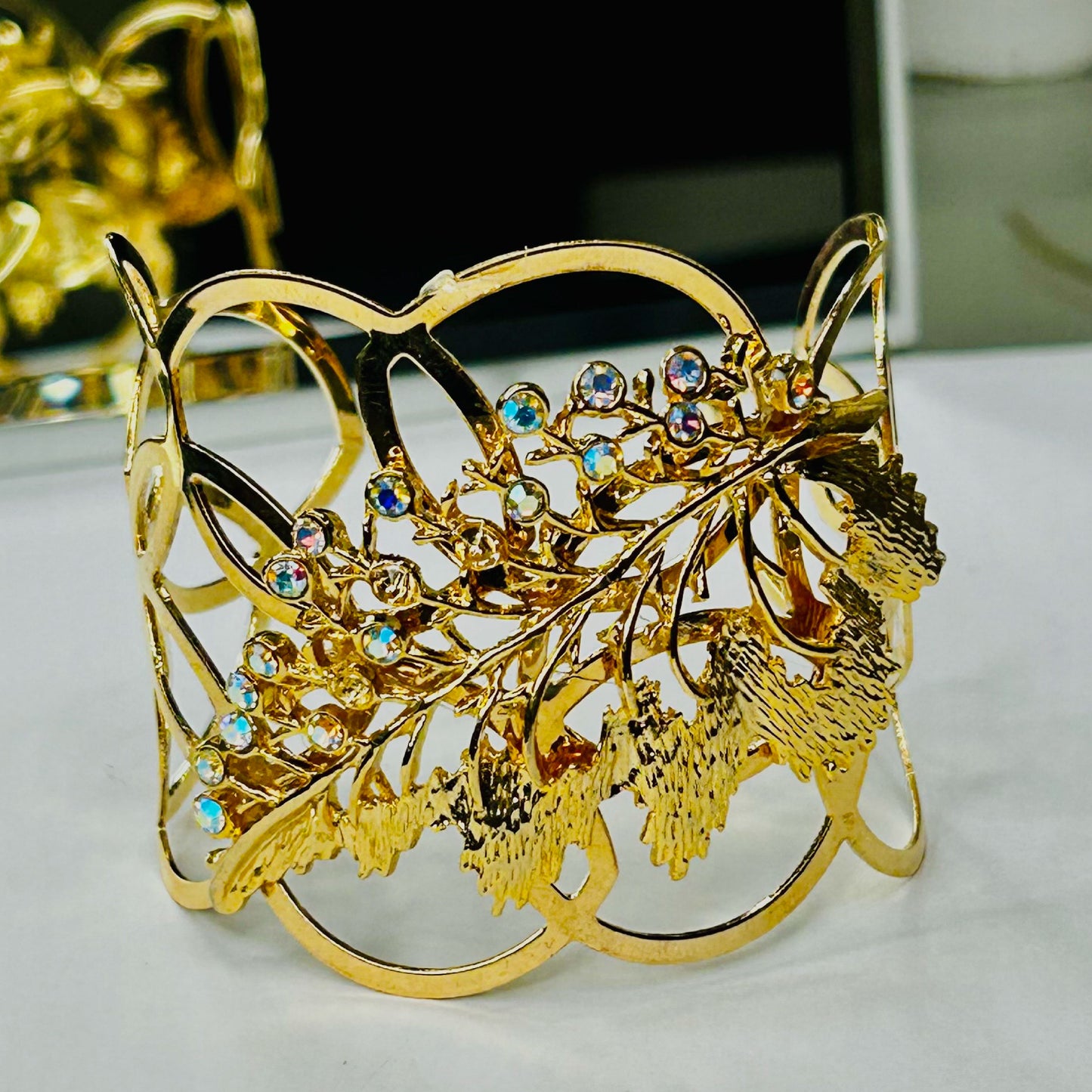 Fashion cuff gold leaf rhinestones bracelet.