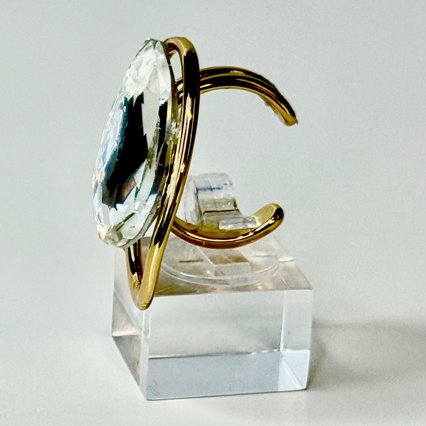Fashion geometrical gold ring with a large stone( Size 7).